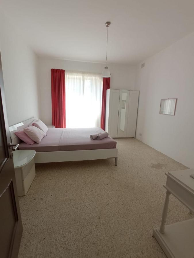 Modern Bedroom Gzira Exterior foto